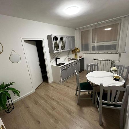 Apartman Gold Maris Apartment Karlovac Ngoại thất bức ảnh