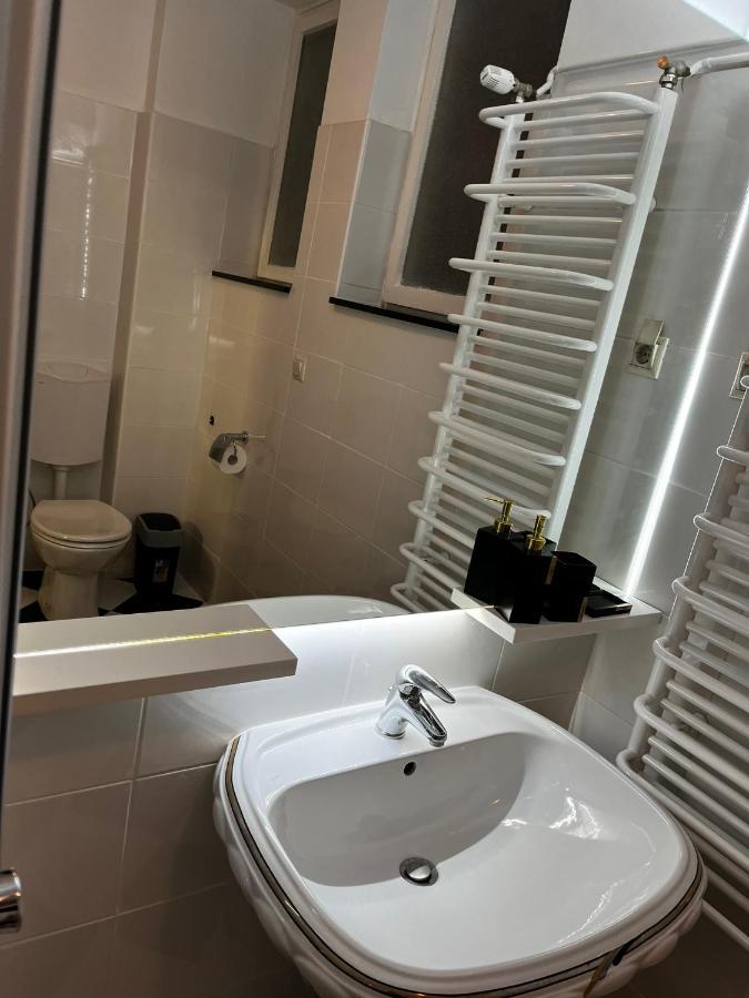 Apartman Gold Maris Apartment Karlovac Ngoại thất bức ảnh