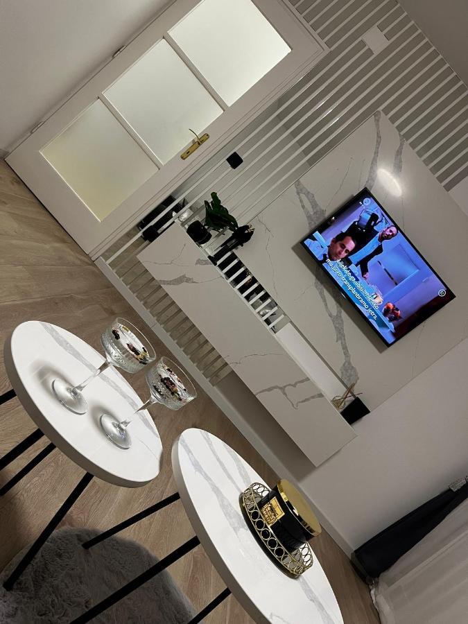 Apartman Gold Maris Apartment Karlovac Ngoại thất bức ảnh