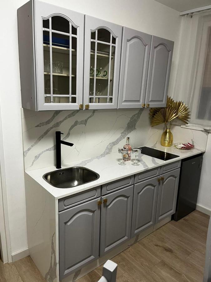 Apartman Gold Maris Apartment Karlovac Ngoại thất bức ảnh